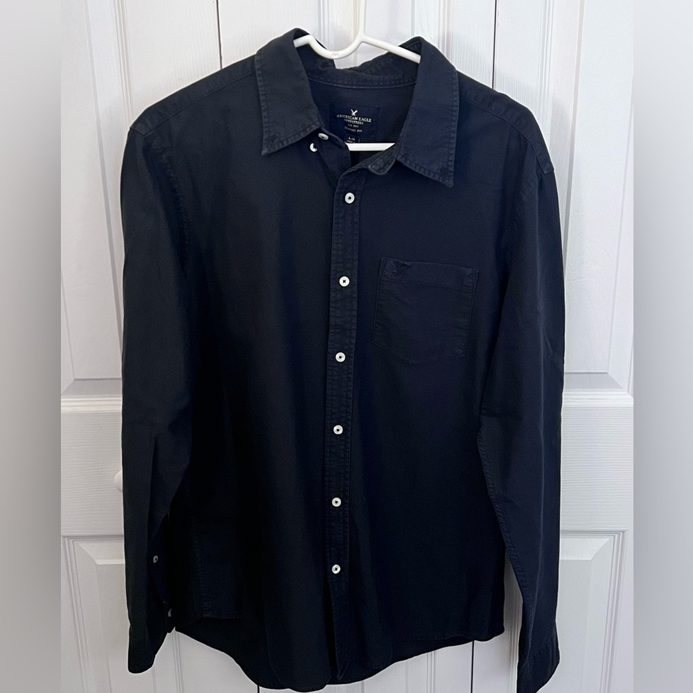 Men’s AE Navy Classic Fit Button Down Shirt